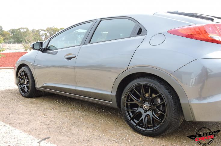 HONDA CIVIC 5 STUD GLOSS BLACK